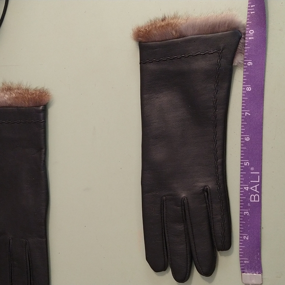 Fashion Accents fur cuffed black vinyl gloves Sz B - Picture 5 of 5